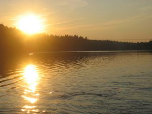 Solen på väg ner över sjön
Smälten väster om Oskarshamn.
